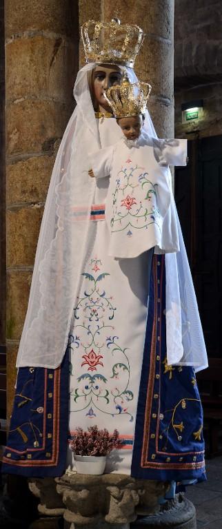 Statue de procession : Vierge à l'Enfant, dite Notre-Dame de Bon Secours, Basilique Notre-Dame-de-Bon-Secours (Guingamp)