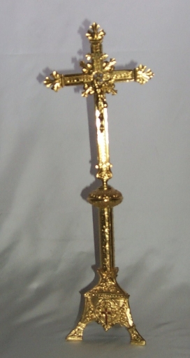 Garniture d'autel 1 : croix d'autel, 4 chandeliers d'autel