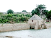 Chaussée, digue du moulin à marée du Petit Traoueïro (Perros-Guirec)