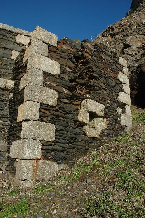 Vue des latrines implantées à l'extrémité ouest (état en 2005)