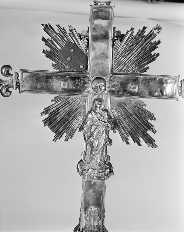 Croix de procession (1), église paroissiale Sainte-Cécile (Theix fusionnée en Theix-Noyalo en 2016)