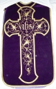 Ornement violet 1 : chasuble, voile de calice, étole et bourse de corporal