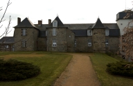 Mairie, écoles et monuments aux morts sur la commune d'Availles-sur-Seiche