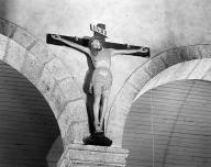 Croix (grandeur nature), église paroissiale Saint-Pierre (Sibiril)