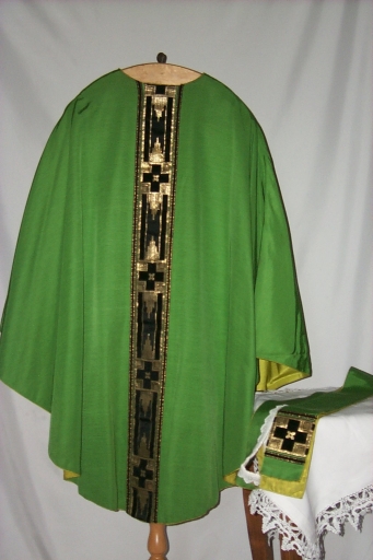 Ornement vert : chasuble, étole