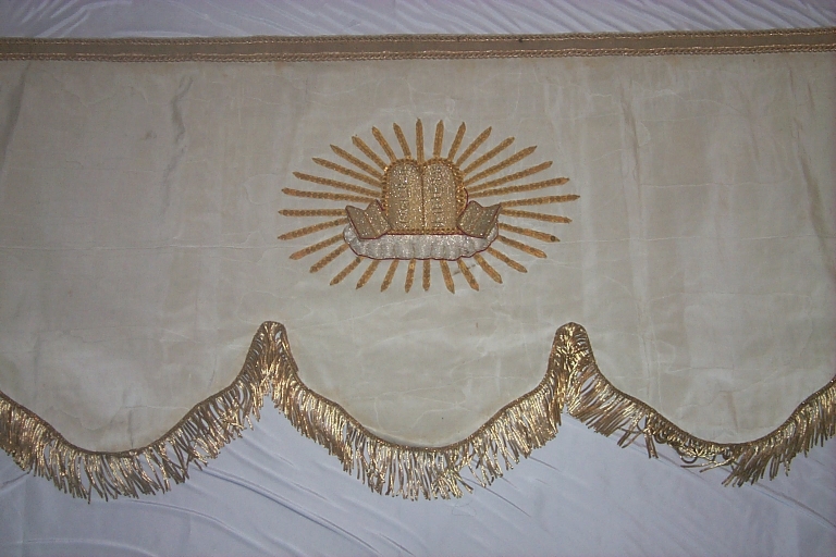 Garnitures de dais de procession (4) 1 (Maure-de-Bretagne fusionnée en Val d'Anast en 2017)