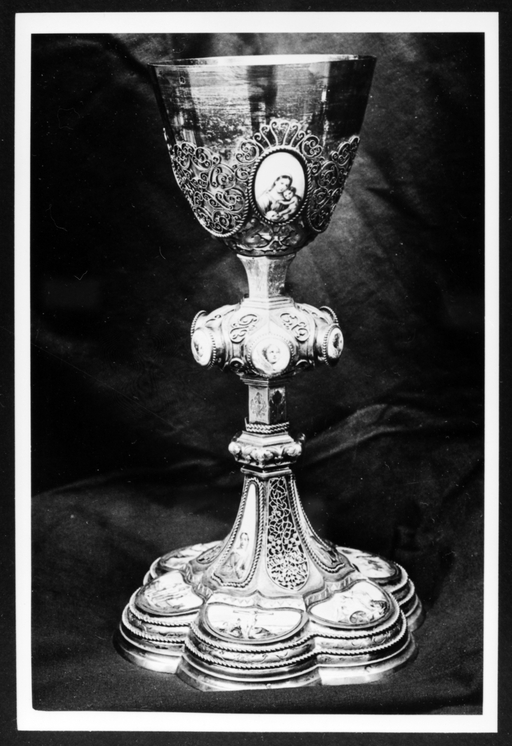 Chapelle d'orfèvrerie : calice, patène, 2 burettes, plateau, église paroissiale Saint-Marcou (Carentoir)