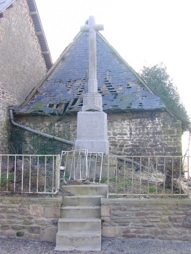 Croix de chemin, rue de la Pavière, rue du Docteur Ricoux (Domalain)