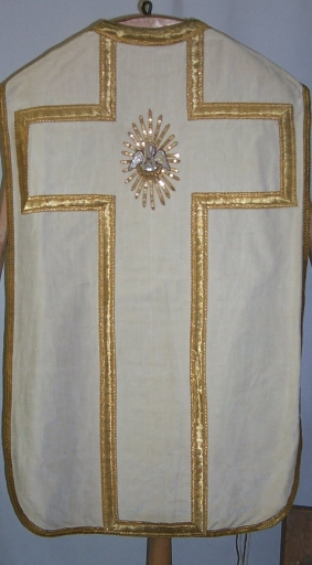 Ornement blanc 3 : chasuble