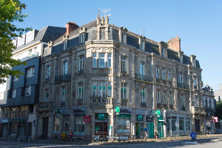 Immeuble ; édifice artisanal, 23, 23bis rue Thiers ; 9 place de la République (Vannes)