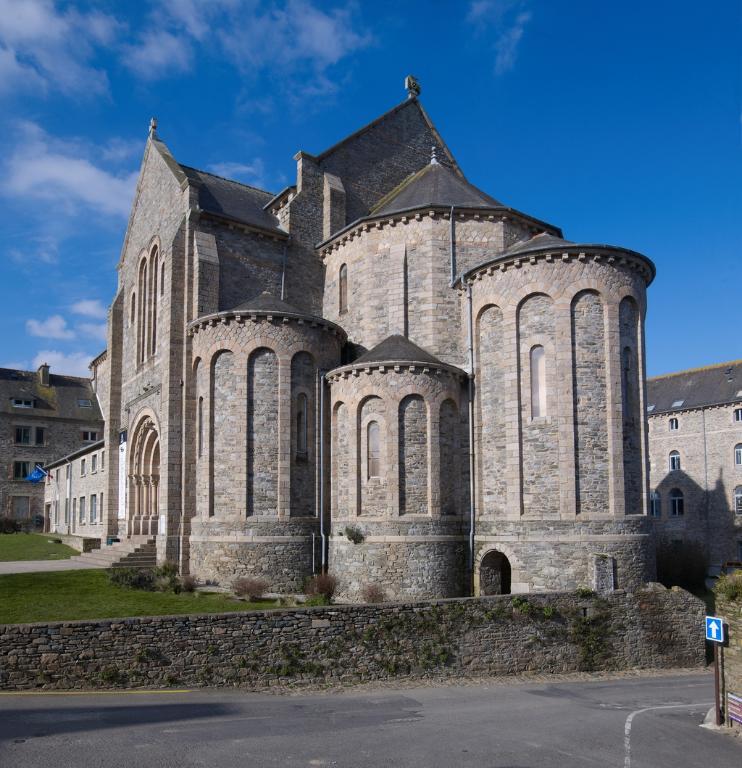 Chapelle du petit séminaire actuellement Théâtre de l'Arche, rue de la République (Tréguier)