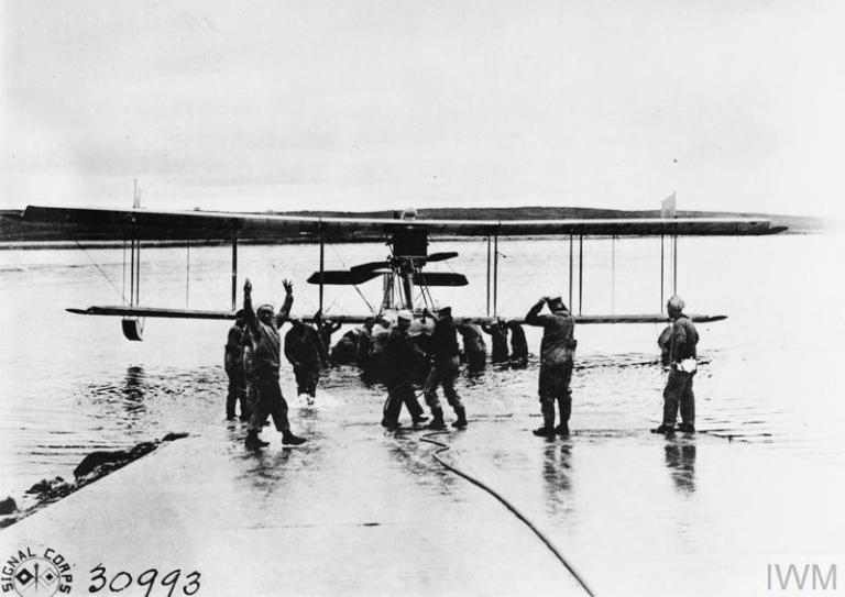 Cale nord faisant slipway de la base d'aviation maritime dite Naval Air Station de l'Aber Wrac'h, Énez Terc'h (Plouguerneau)