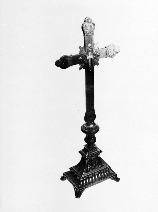 Croix-reliquaire (2), église paroissiale Saint-Gildas (Auray)