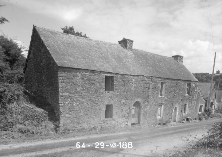 Maison, Kergroas (Plounévézel)