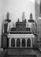 Autel (autel tombeau, autel secondaire), église paroissiale Saint-Justin (Guiler-sur-Goyen)