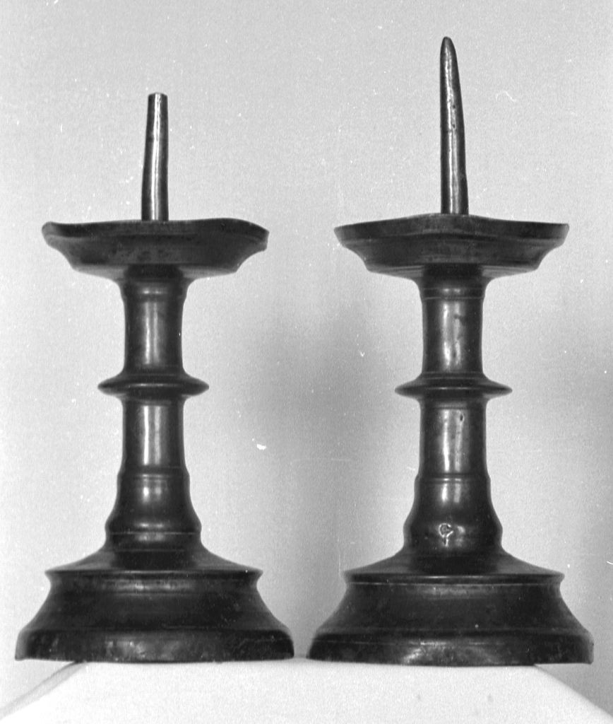 Chandelier (2, 2), église paroissiale Sainte-Madeleine (Dinéault)
