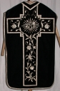 Ornement noir 1 : chasuble, bourse de corporal, étole, manipule, voile de calice