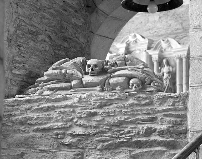 Vestige de croix, église Notre-Dame de la Tronchaye (Rochefort-en-Terre)