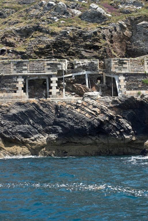 Vue depuis la mer : brèche ouest (état en 2009)