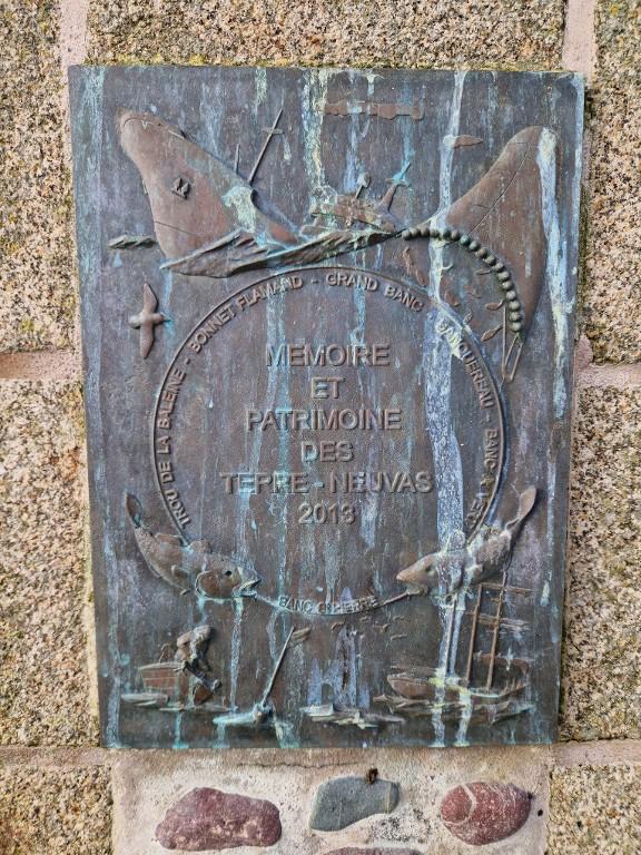 Vue de l'une des plaques du monument commémoratif dédié aux marins Terre-Neuvas