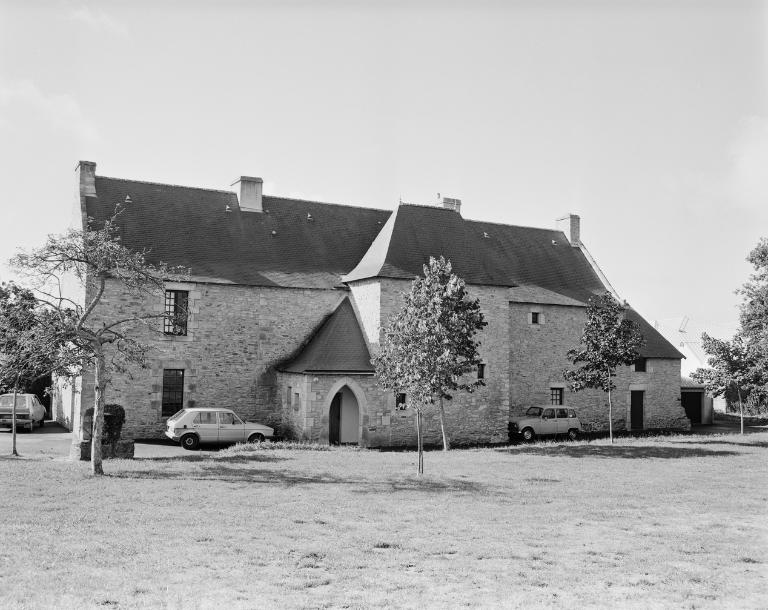 Presbytère, 10 place de l' Eglise (Saint-Avé)