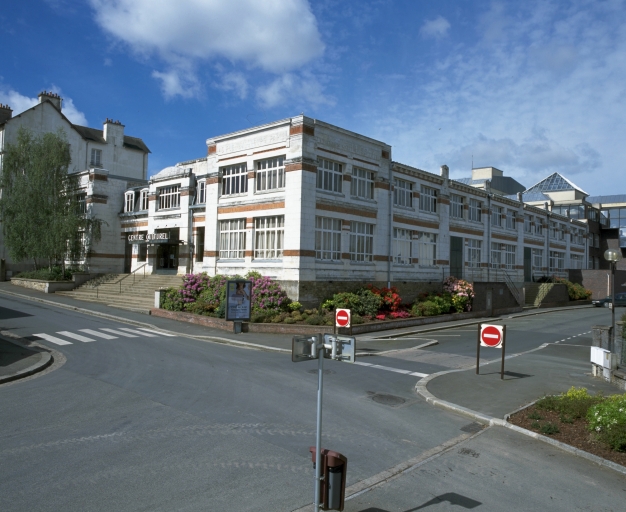 Usine de pelleterie J. Louaisil, puis Omnium de Fourrures, actuellement centre culturel, 4 rue de Strasbourg (Vitré)