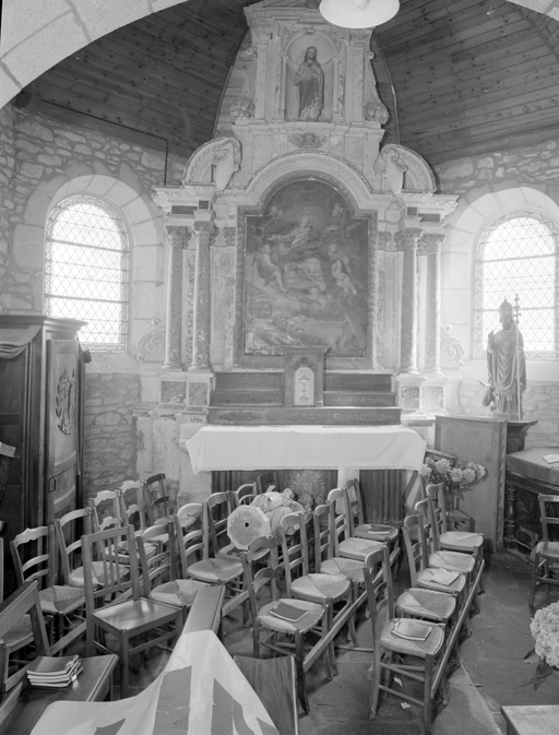 Retable (autel secondaire, retable architecturé), église paroissiale Saint-Pierre-es-Liens (Plescop)