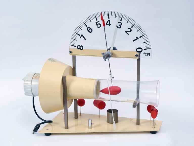 Les collections pédagogiques d'instruments scientifiques de la Cité scolaire de l'Harteloire, 1, rue Bertrand-du-Guesclin (Brest)
