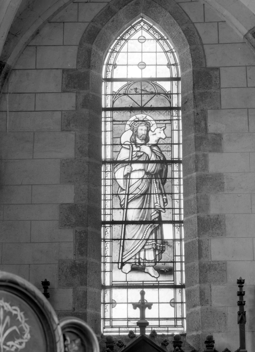 Ensemble de 13 verrières à personnages des baies 0 à 12 : Scènes de la vie et de la Passion du Christ, Saint Louis, Françoise d'Amboise, Vierge à l'Enfant, église paroissiale Notre-Dame (Campénéac)