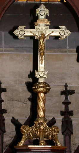 Garniture d'autel 1 : croix et 6 chandeliers