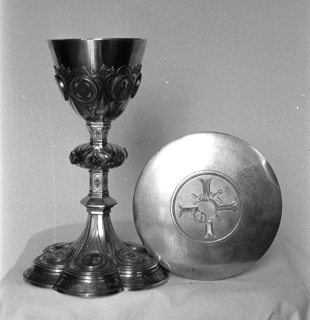 Calice, patène (1), église paroissiale Saint-Jérôme (Cast)