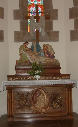Monument aux morts (autel ; groupe sculpté ; plaques commémoratives des deux guerres mondiales) (Planguenoual fusionnée en Lamballe-Armor en 2019)