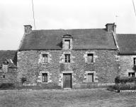 Maison, place de l'Eglise (Guégon)