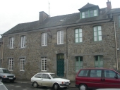 Maison, 19 place de la Mairie (Hédé fusionnée avec Bazouges-sous-Hédé pour former la commune de Hédé-Bazouges en 2009)