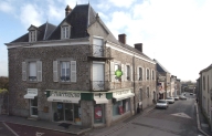 Maison puis hôtel restaurant, place de l'Eglise ; rue de la Mairie (Le Pertre)