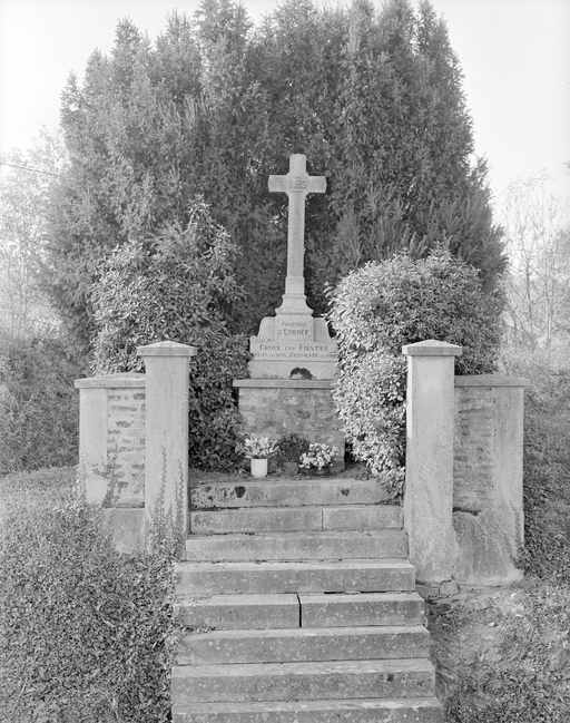 Croix de chemin, les Landelles (Erbrée)