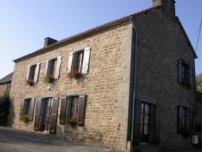 Maison, Saint-Symphorien, route départementale numéro 221 (Hédé)