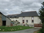 Alignement de deux maisons, les Harais (La Chapelle-Thouarault)