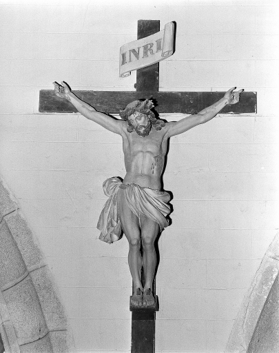 Statue de Christ en croix n° 1, église paroissiale Saint-Pérec (Lopérec)