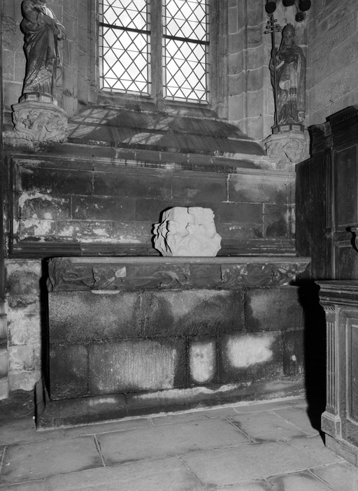 Autel (autel tombeau) (1), église paroissiale Notre-Dame (Kernascléden)