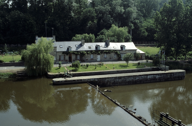 Site de l'écluse de Josselin, dite écluse du Château (écluse n° 35 du Canal de Nantes à Brest, située à Josselin)