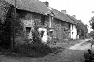 Alignement de maisons dit "Rue du Grison", Trobert (Renac)