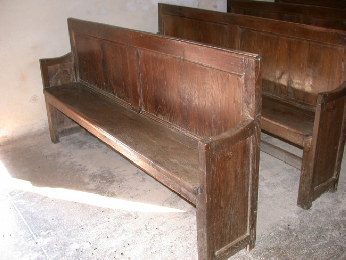 Série de 13 bancs de fidèles