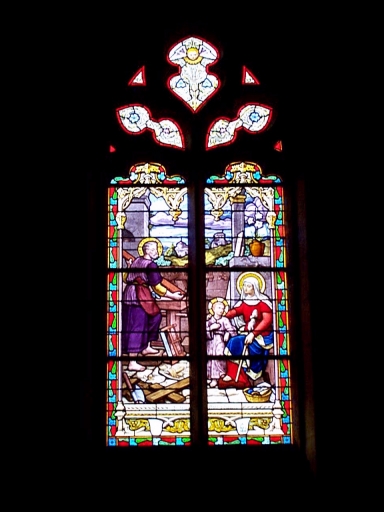 Verrière de la baie 16 (verrière à personnages, vitrail tableau) : La sainte famille