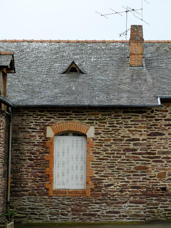 Mairie école, 4 rue de Rennes (Cintré)