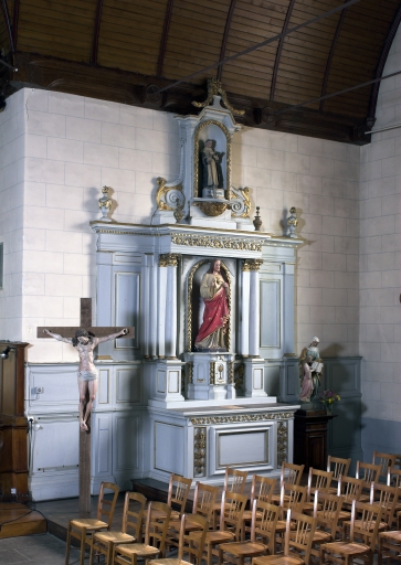 Ensemble de l'autel du Sacré Coeur : autel, tabernacle, gradin d'autel, retable, degré d'autel