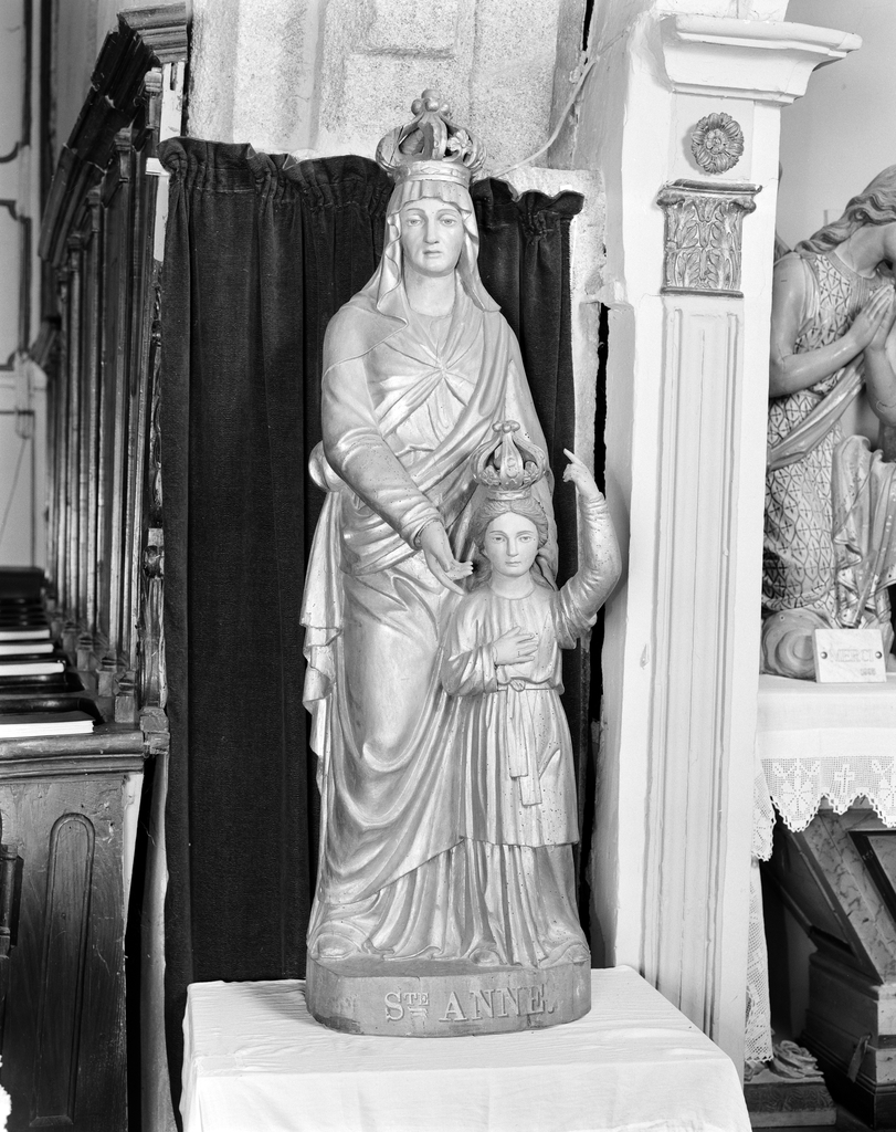 Groupe sculpté : sainte Anne, vierge, église paroissiale Saint-Gérand (Cléguer)