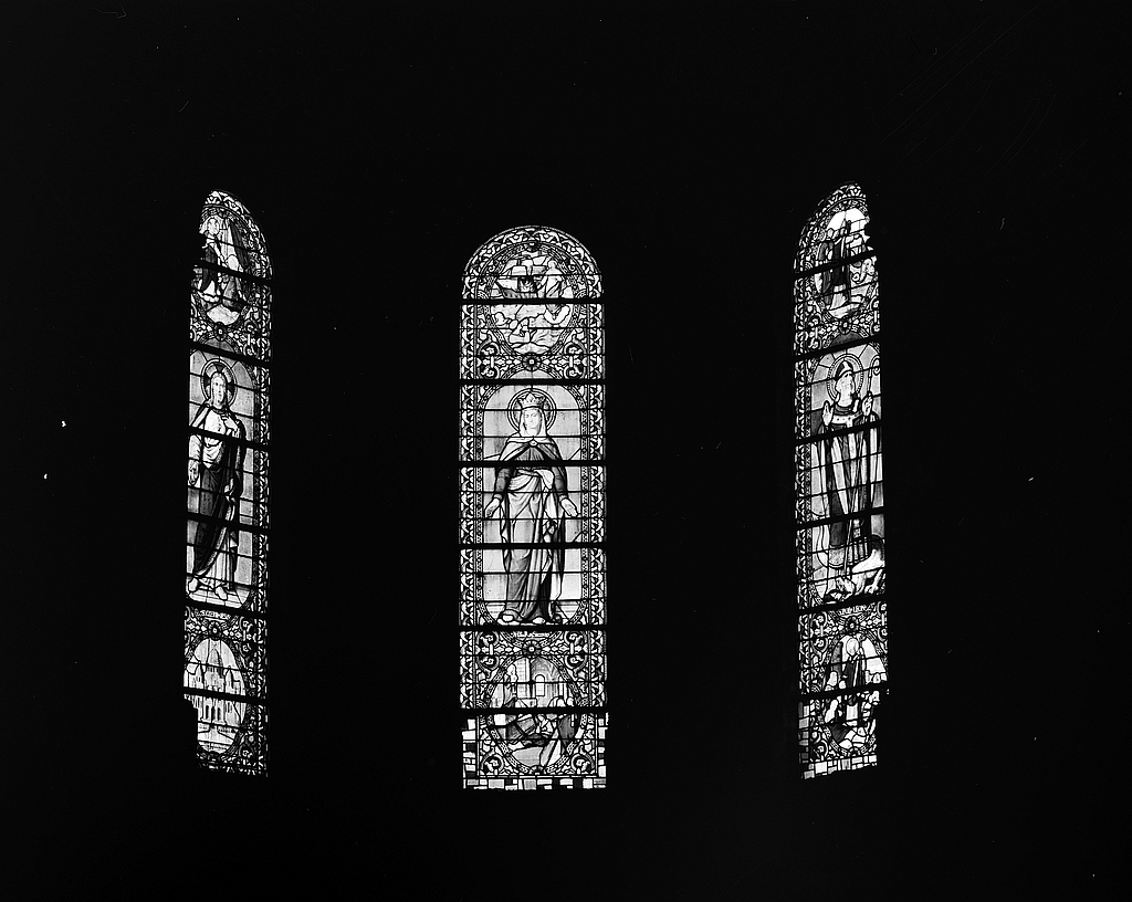 Verrière (4) : Vierge, saint Pol de Léon, sacré-Coeur, saint Joseph, verrière à personnages, église paroissiale Notre-Dame (Île-de-Batz)