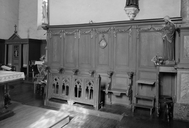 Ensemble style néo-classique (autel, gradins d'autel (2), tabernacle, retable, autels (2), gradins d'autel (2), tabernacles (2), retables (2), confessionnal, fonts baptismaux, baldaquin des fonts baptismaux, clôture des fonts baptismaux), église paroissiale Sainte-Marie-Madeleine (Mondevert)