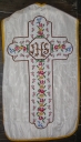 Ornement blanc : chasuble, voile de calice, manipule et bourse de corporal